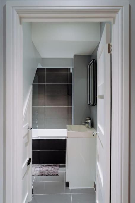 Апартаменты Modern 1Br In Brixton - Just Renovated! Лондон Экстерьер фото